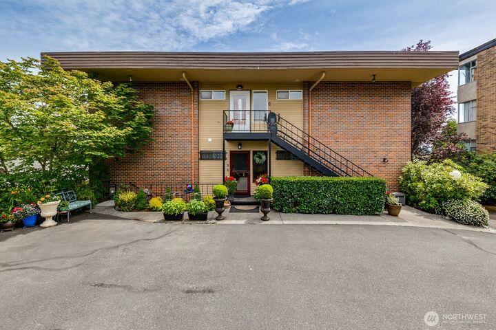Property Photo:  5120  Beaumont Drive C  WA 98203 