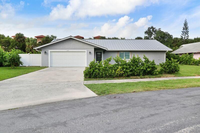 Property Photo: 615 NE 15th Place FL 33435