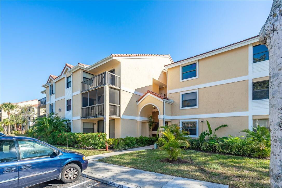 Property Photo:  5701 Riverside Drive 106B6  FL 33067 