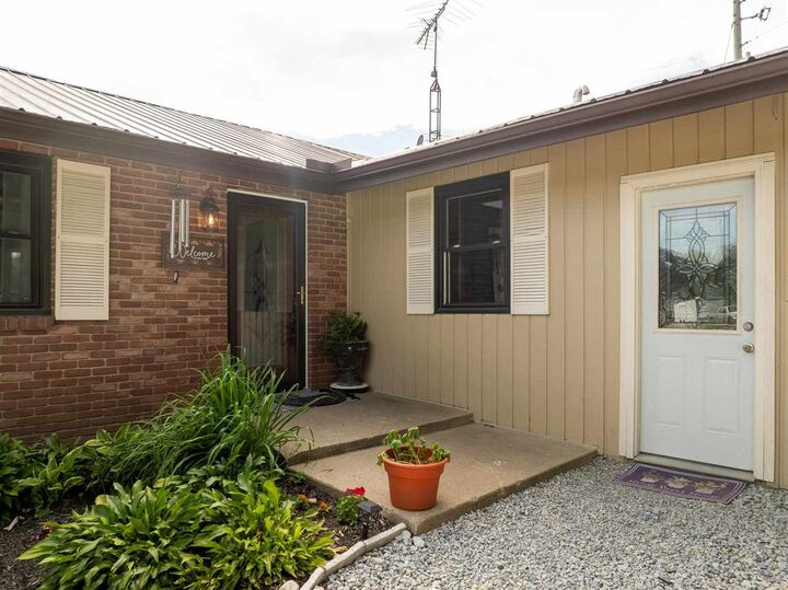 Property Photo: 580 S State Road 1 IN 47327