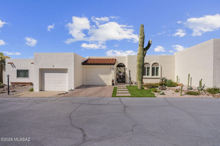Property Photo:  653 W Redondo Place  AZ 85614 