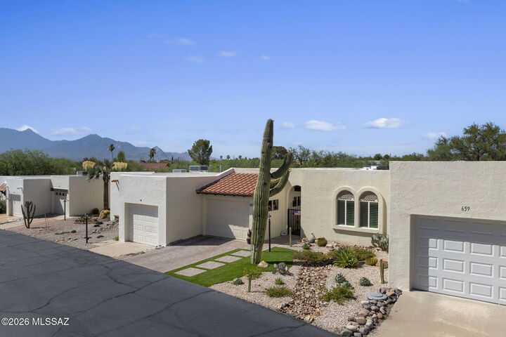 Property Photo: 653 W Redondo Place AZ 85614