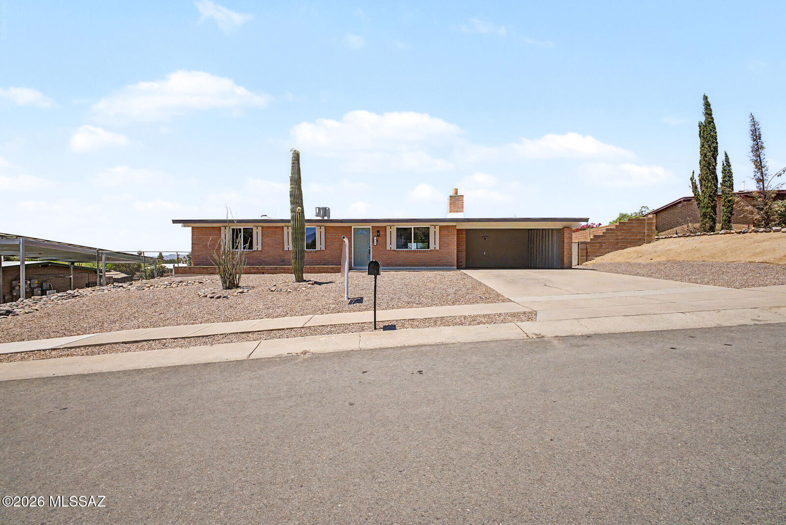 Property Photo: 7921 N Paul Revere Place AZ 85741