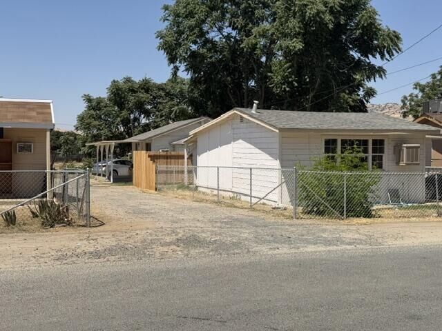 Property Photo: 844 E River Avenue CA 93257