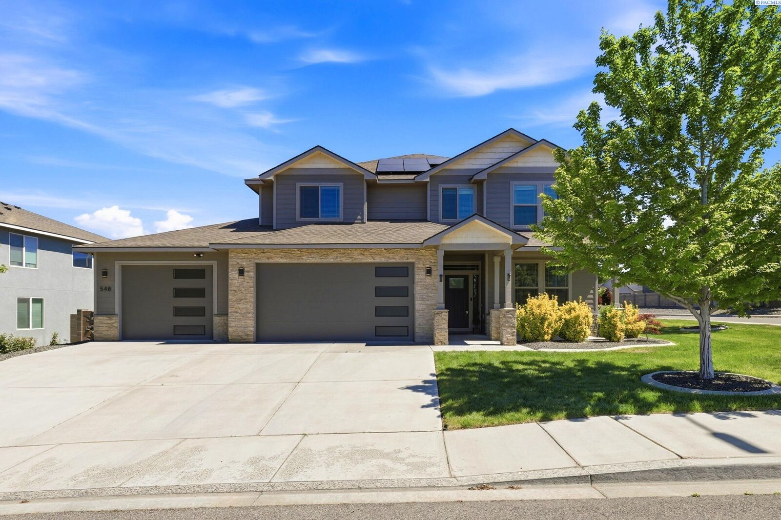 Property Photo: 548 Athens Dr WA 99353