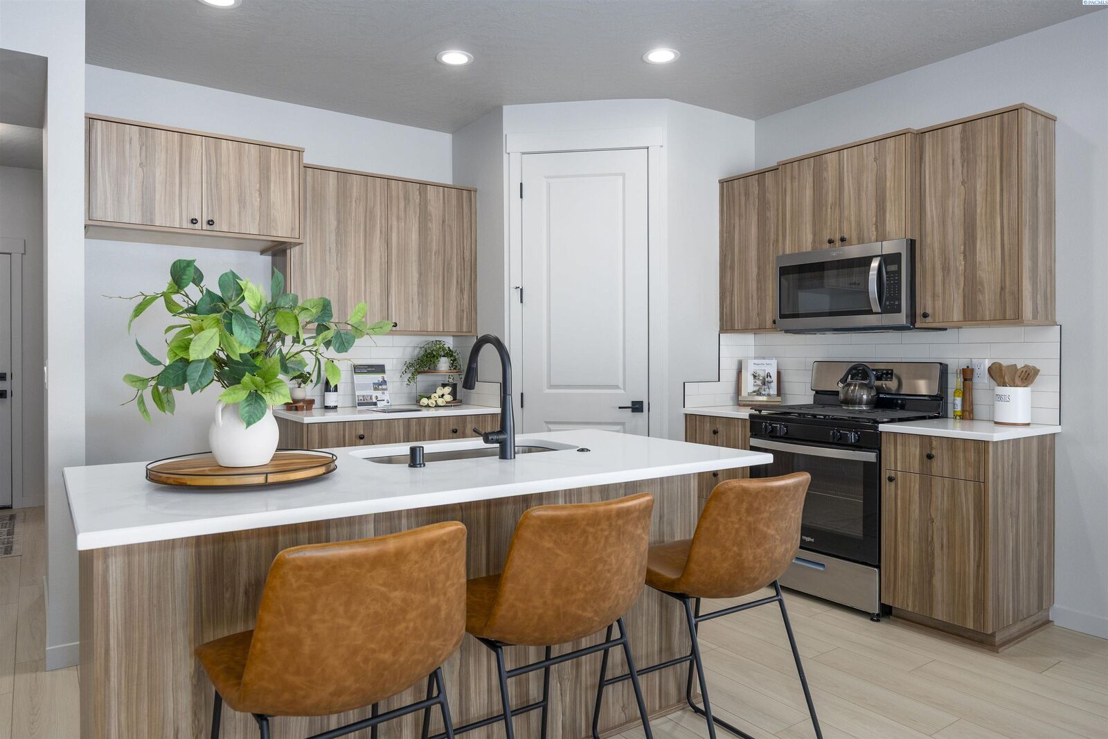 Property Photo: 3646 Morningside Parkway WA 99352
