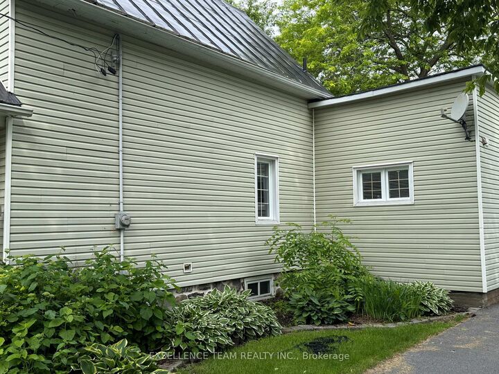 Property Photo: 23 Mechanic Street E ON K0C 1T0