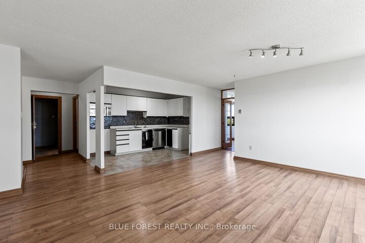 Property Photo: 549 Ridout Street N 702 ON N6A 5N5