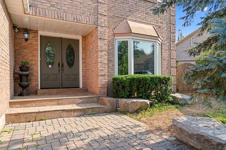 Property Photo: 33 Autumn Way ON L4G 4P2