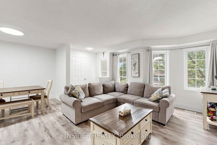 Property Photo: 7 Croxall Boulevard ON L1M 0E6