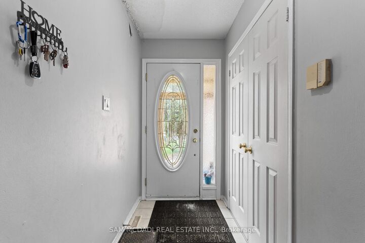 Property Photo: 3182 Shadetree Drive ON L5N 6P4