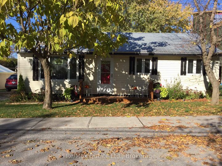 Property Photo: 14 Bay Avenue ON K0K 1T0