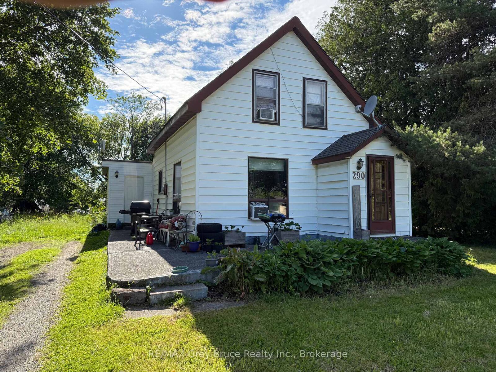 Property Photo: 290 Berford Street ON N0H 2T0