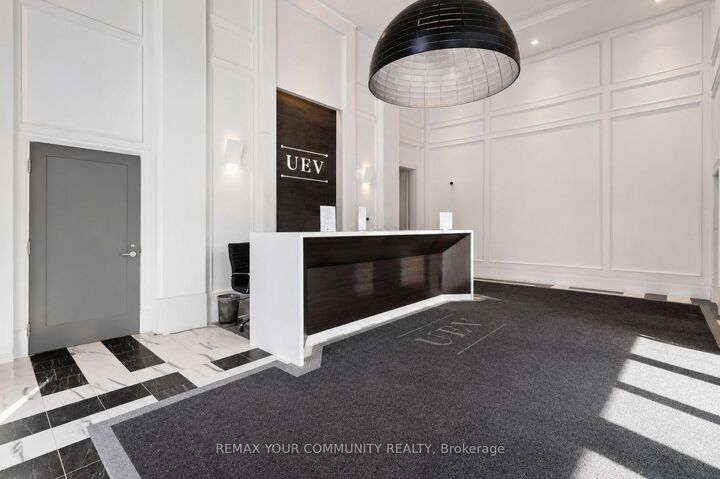 Property Photo:  33 Frederick Todd Way 1305  ON M4G 0C9 