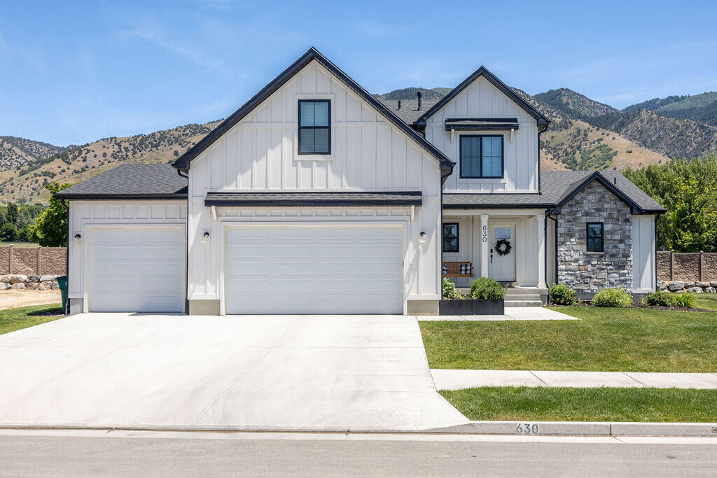 Property Photo: 630 N 275 E UT 84332