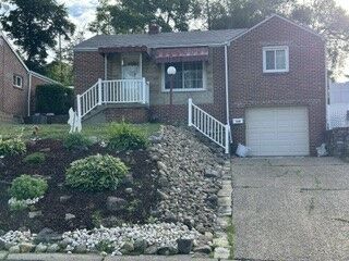 Property Photo:  320 Glencoe Dr  PA 15122 