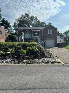 Property Photo:  320 Glencoe Dr  PA 15122 