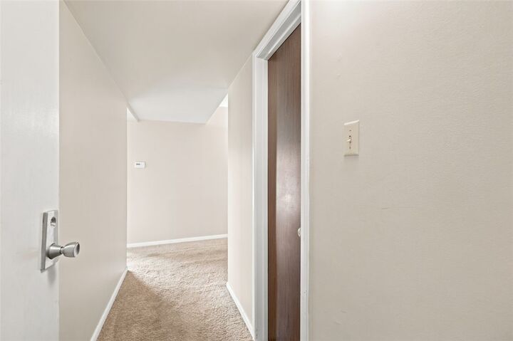 Property Photo:  2160 Greentree Rd 807W  PA 15220 