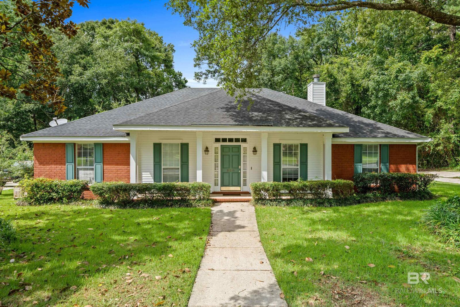 Property Photo: 31251 Woodland Way AL 36527