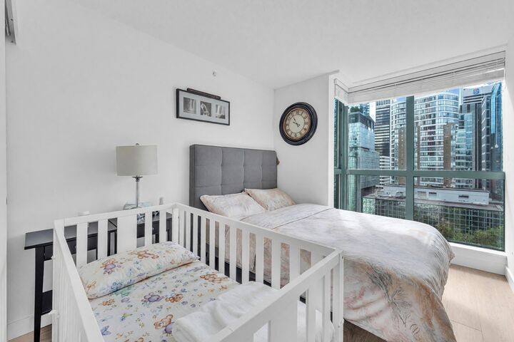 1238 Melville Street 1706 — photo 1