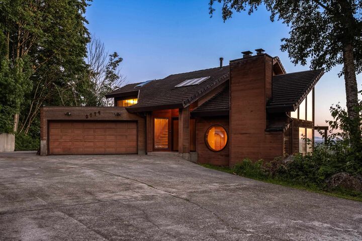 2732 2774 Lucern Crescent — photo 1