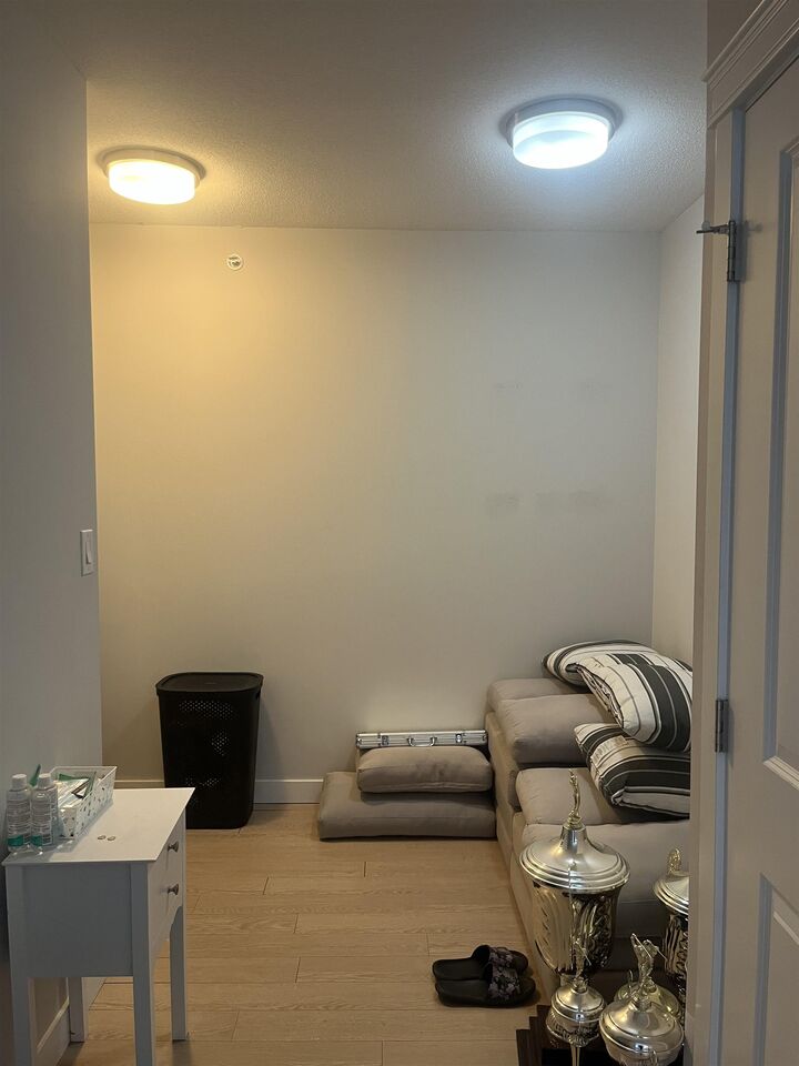 Property Photo: 11967 80 Avenue 902 BC V4C 0E2