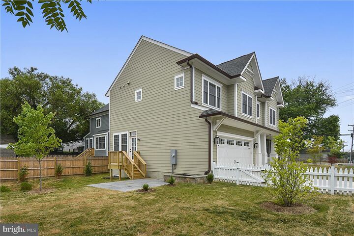 Property Photo: 2205 N Edison Street N VA 22207