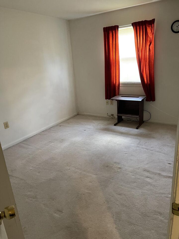 Property Photo: 7911 Meadow Court VA 20109