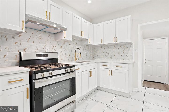 Property Photo:  781 E State Street  NJ 08609 