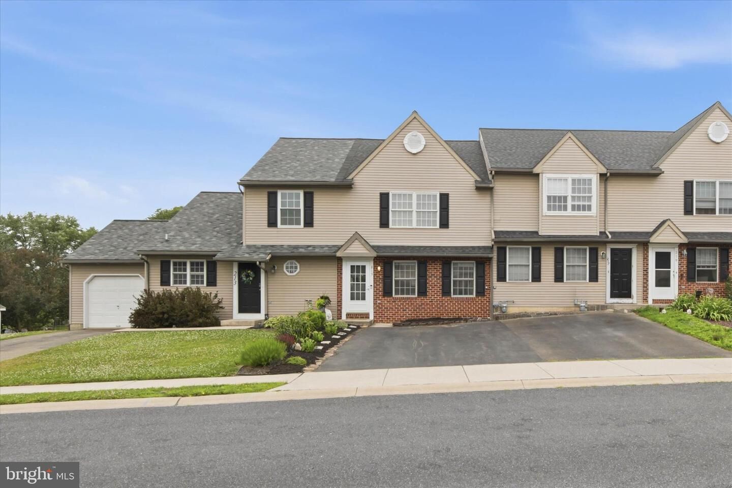 Property Photo: 215 Quaking Aspen Lane PA 17547