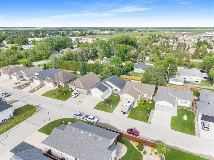 Property Photo:  30 Woodridge Drive  MB R0E 0C0 