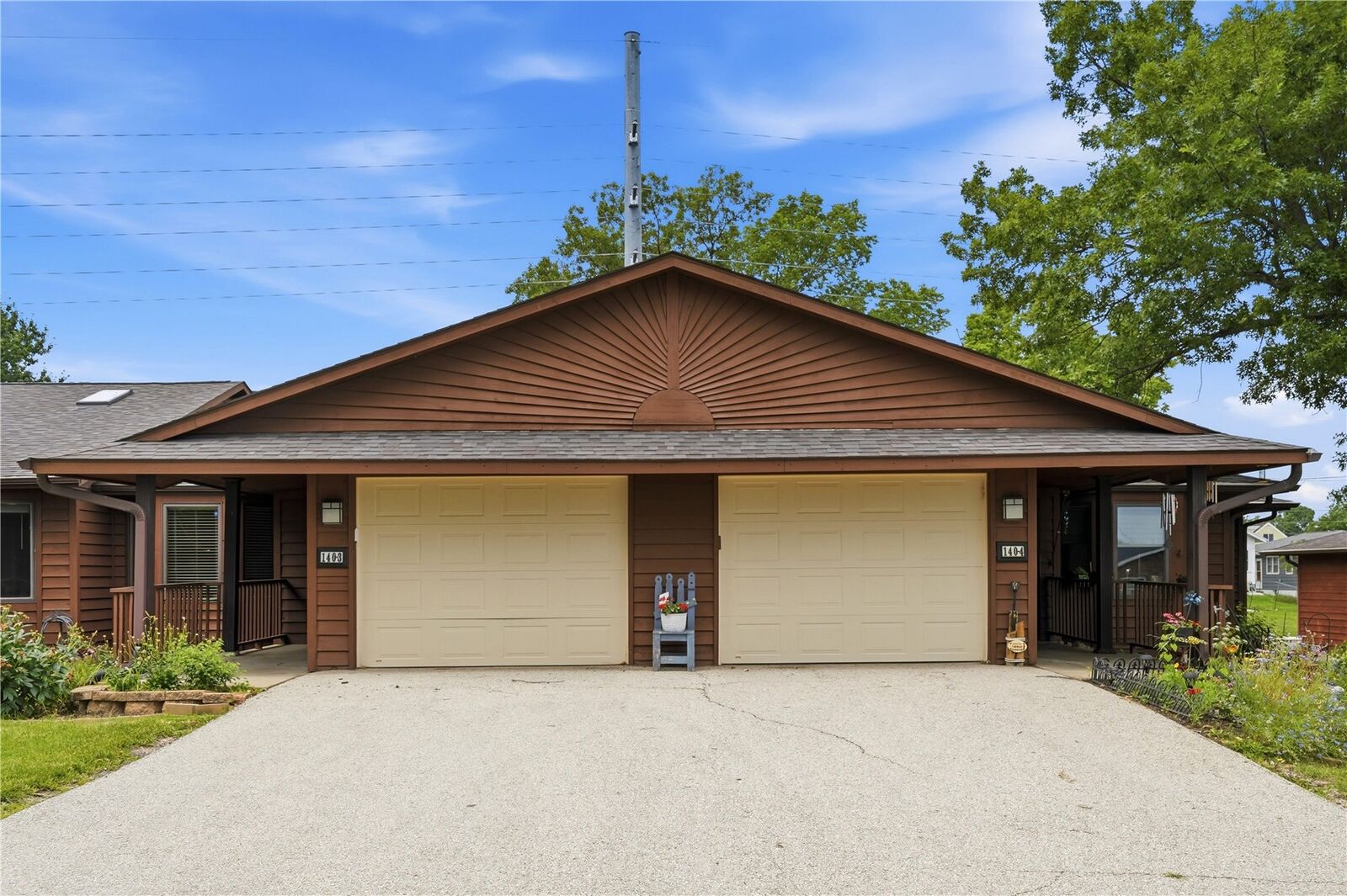 Property Photo: 140 35th Street Dr SE 4 IA 52403