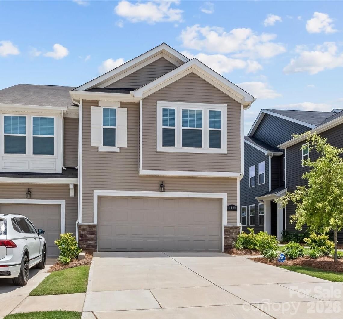 Property Photo:  8122 Downy Oak Lane  NC 28269 