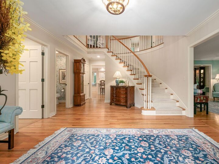Property Photo: 7083 Oakstream Court OH 43235