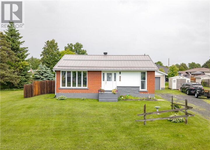 Property Photo:  4490 Elizabeth Crescent  ON P3P 1S7 