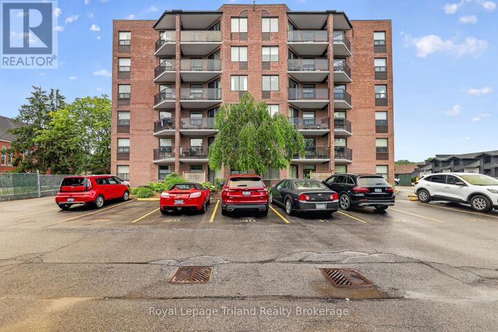 Property Photo:  217 Thames Street South 102  ON N5C 2T6 
