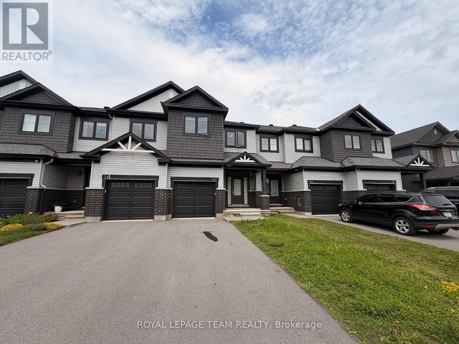 Property Photo:  343 Grackle Street North  ON K1X 0G6 