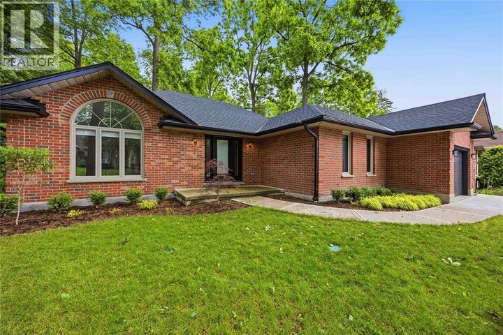 Property Photo: 10172 Meadowlilly Crescent ON N0M 1T0