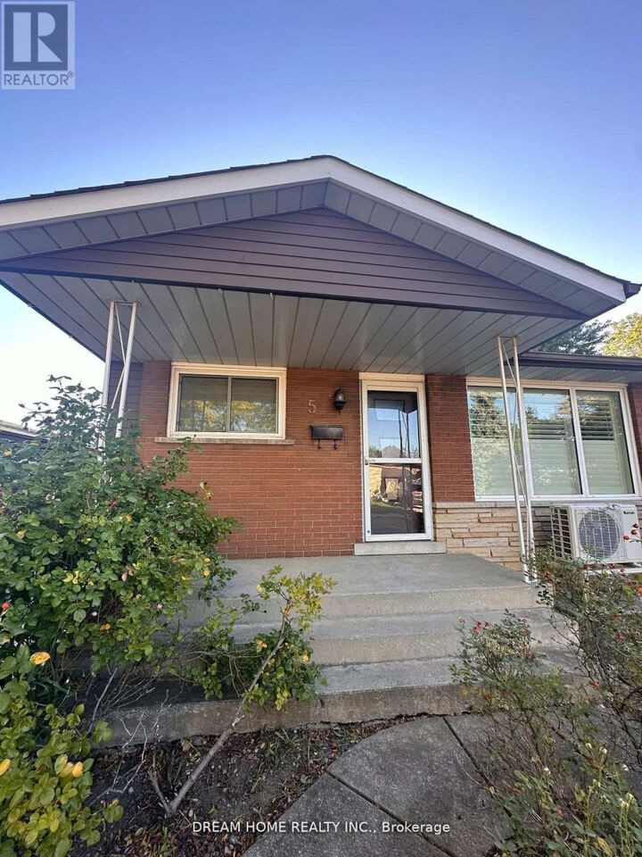 Property Photo:  5 Empire Court Main  ON L8K 4H4 