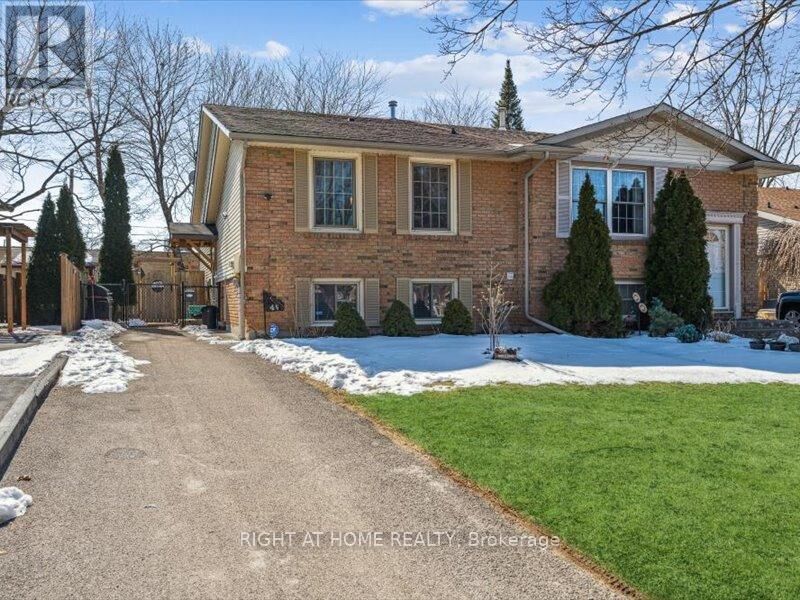 Property Photo: 4 1/2 Leaside Drive ON L2M 4G5