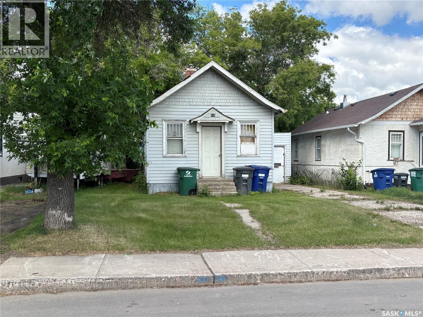 Property Photo:  115 L Avenue S  SK S7M 2G9 
