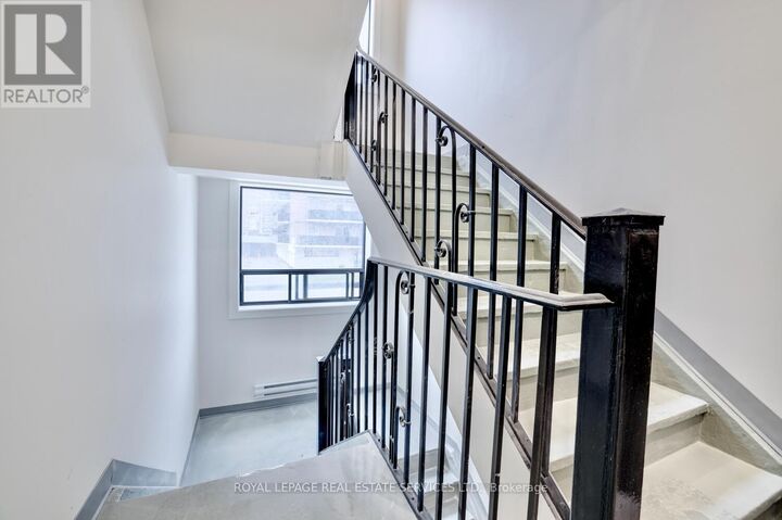 Property Photo: 20 Duke Street 21 ON L8P 1X1