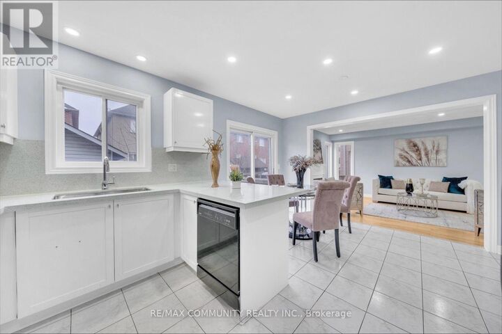 Property Photo:  76 Seasons Drive  ON M1X 1X9 