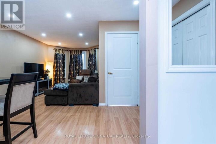Property Photo:  52 Buchanan Crescent Upper  ON N3P 2A6 