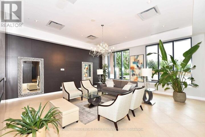 Property Photo: 11611 Yonge Street 306 ON L4E 1G2