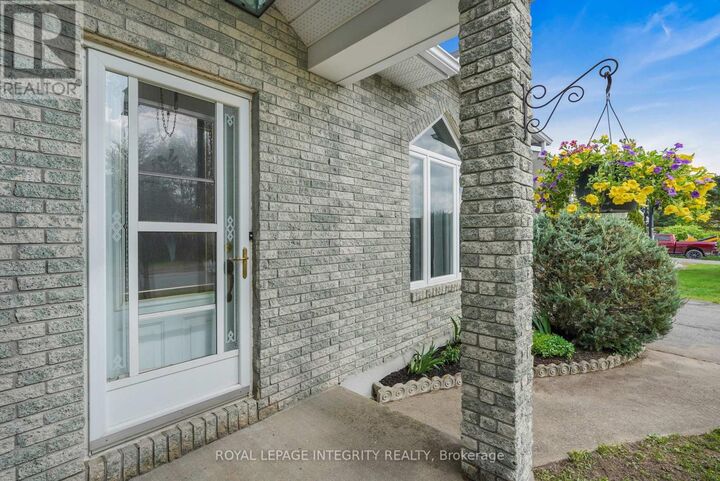 Property Photo:  84 Lalande Crescent  ON K0B 1A0 
