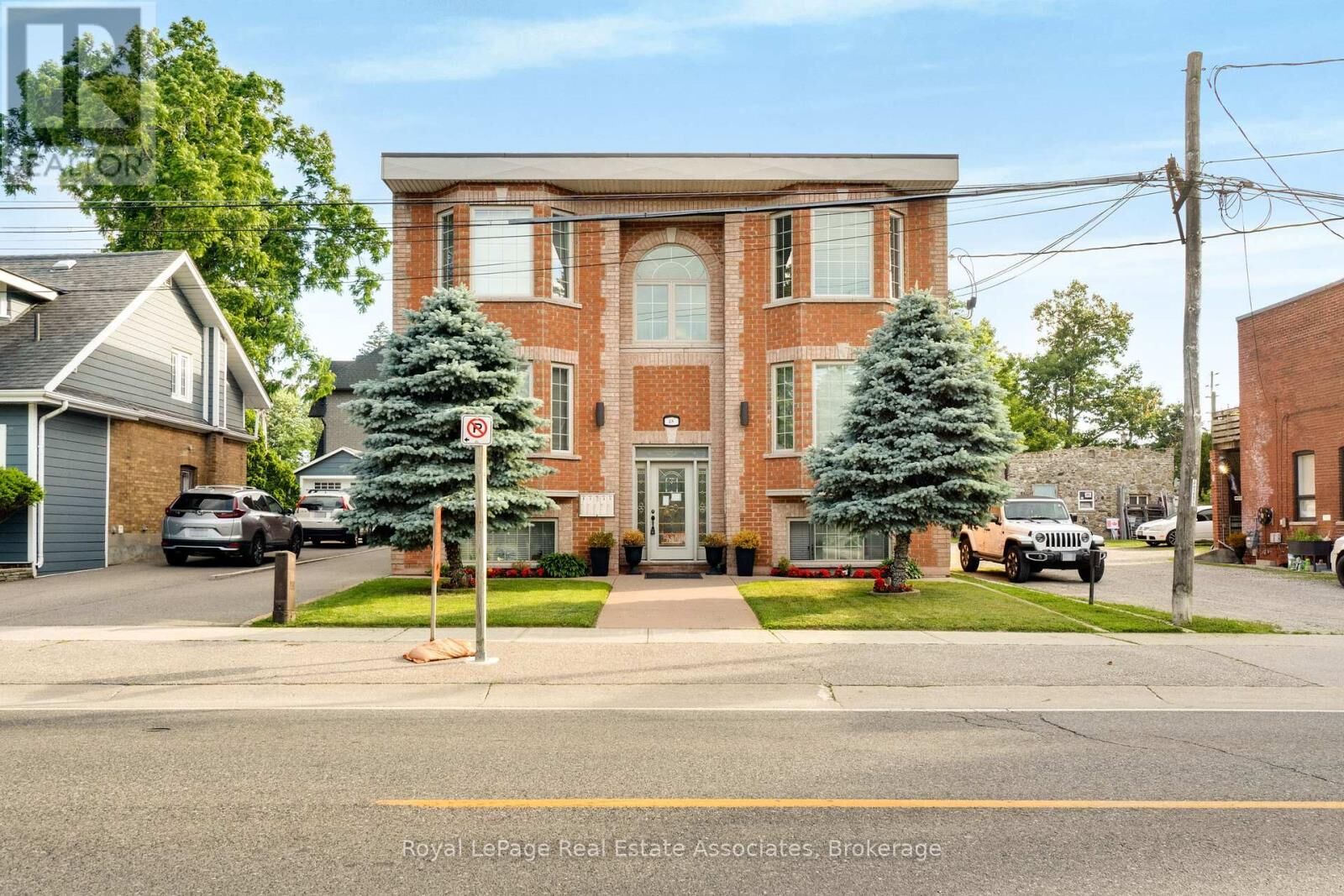 Property Photo:  48 Mississauga Road North 1  ON L5H 2H8 