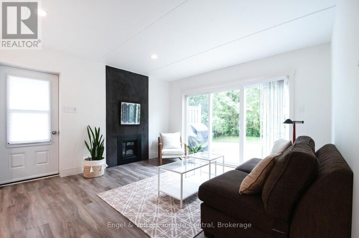Property Photo: 19 Dawson Drive 50 ON L9Y 5B4
