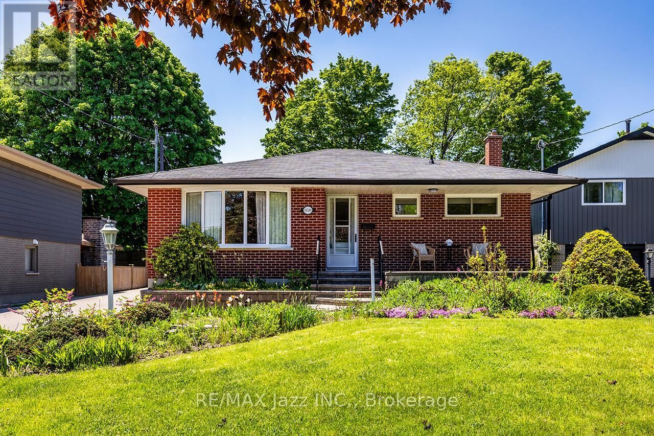 Property Photo:  950 Mary Street North  ON L1G 5G8 