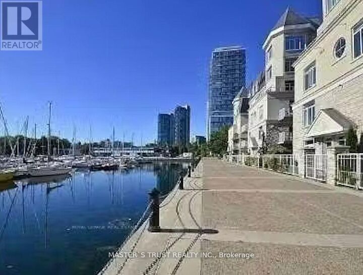 Property Photo:  30 Stadium Rd Road 238  ON M5V 3P4 